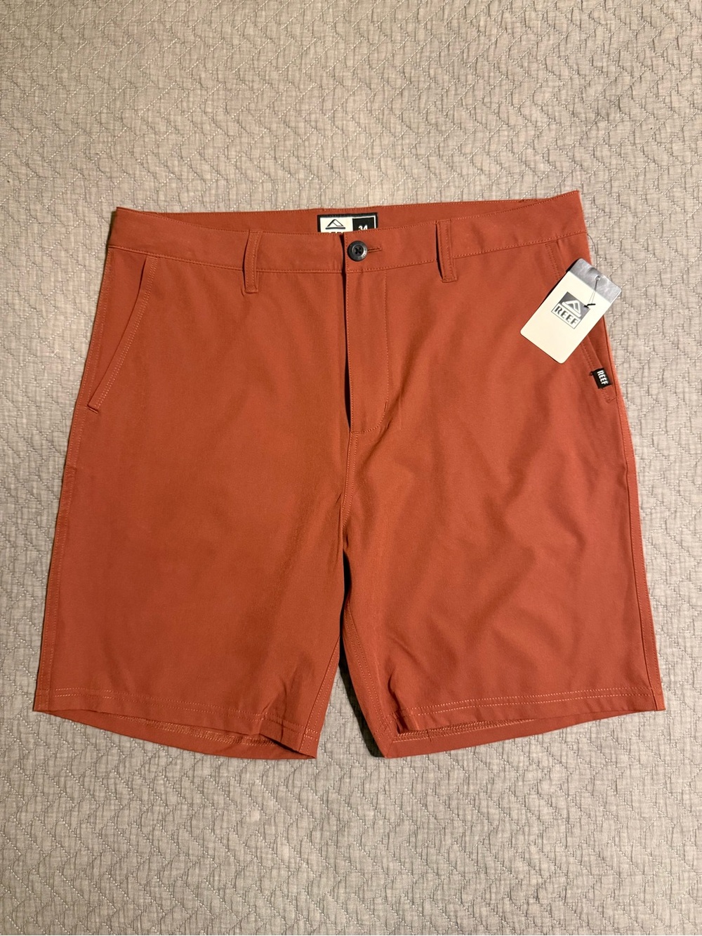 Reef Men's Burnt Orange Flat-Front Shorts Sz 34